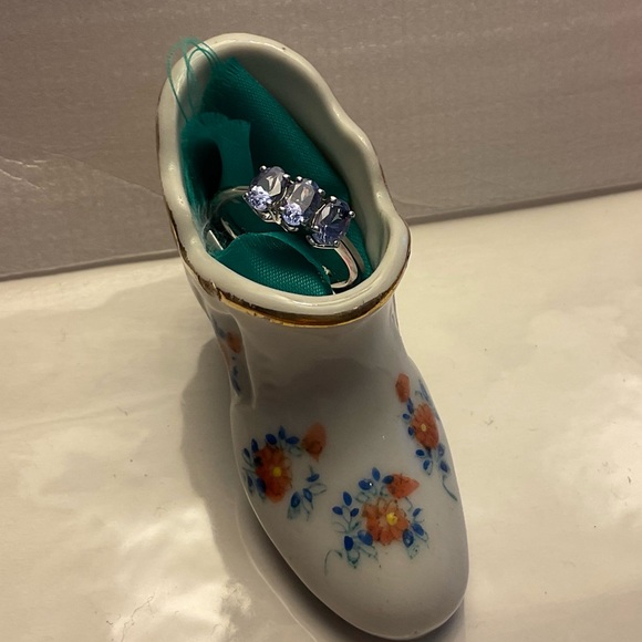 Sz 8…3 stone Tanzanite Ring NEW - Picture 1 of 3